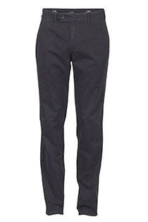 Chino van Club of Comfort